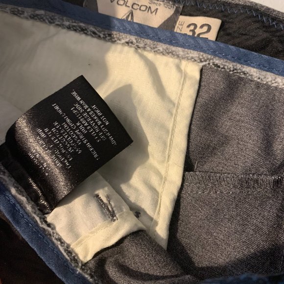 Volcom Shorts - Picture 3 of 3